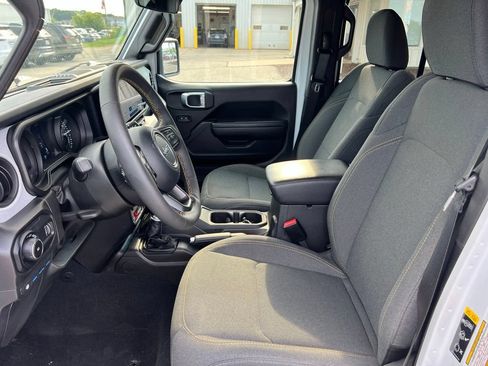 Used 2024 Jeep Wrangler Unlimited AWD/4WD image 14