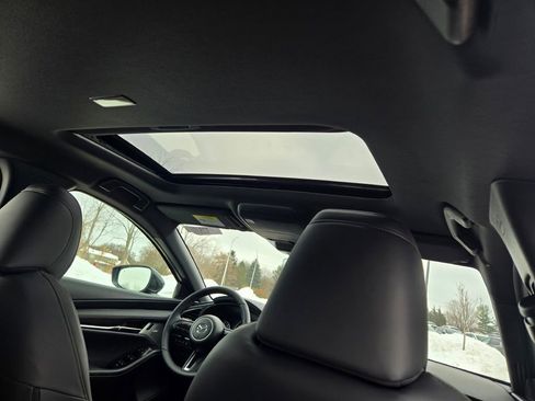 New 2026 MAZDA MAZDA3 Hatchback w/Premium Plus Pkg image 8