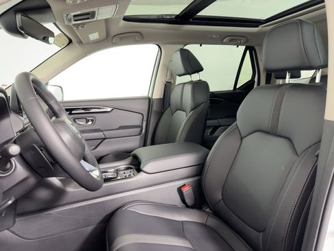 New 2025 Honda Pilot Touring image 14