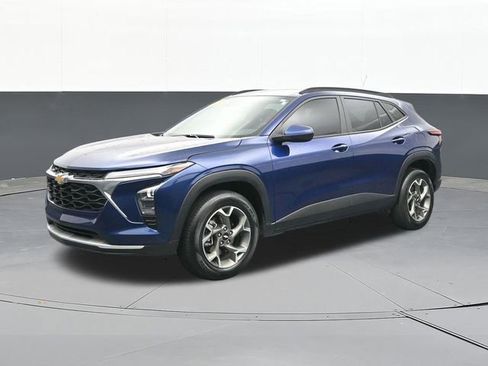 Used 2024 Chevrolet Trax LT w/ Driver Confidence Package image 5