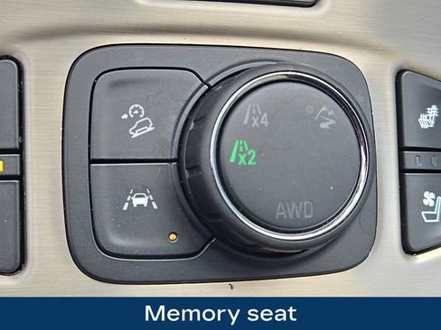 Used 2023 GMC Terrain Denali w/ LPO, Floor Liner Package AWD/4WD image 9