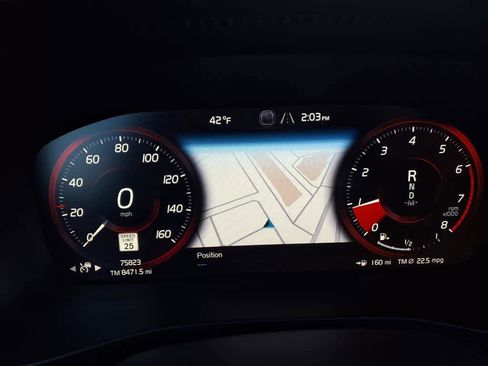 Used 2019 Volvo XC40 T5 R-Design image 12