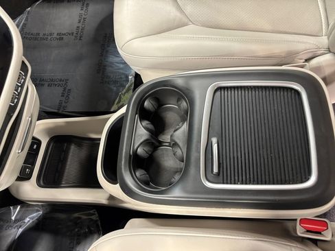 Used 2021 Chrysler Pacifica Touring-L AWD/4WD image 22