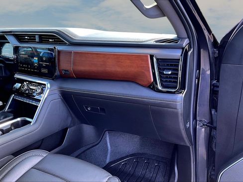Used 2022 GMC Sierra 1500 Denali AWD/4WD image 18