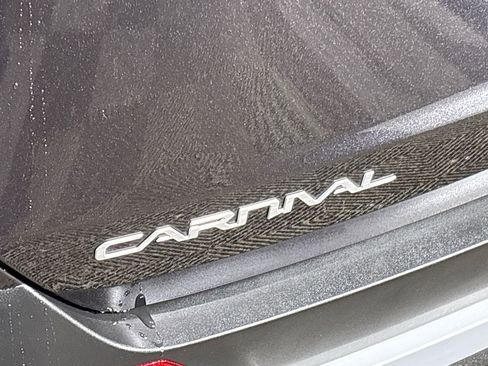 Certified 2025 Kia Carnival LXS image 24