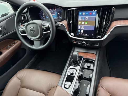 Used 2025 Volvo V60 B5 Cross Country Plus image 37