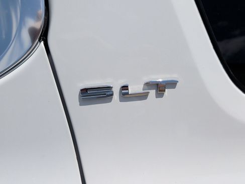Used 2023 GMC Acadia SLT FWD image 42