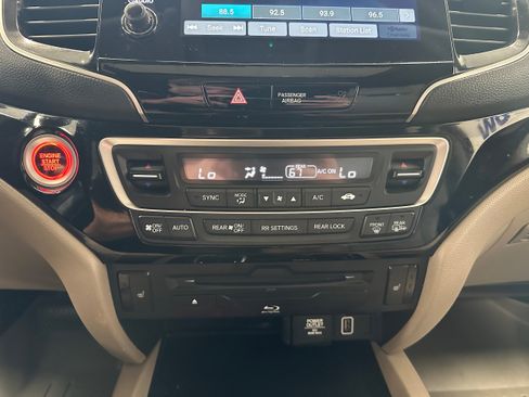 Used 2021 Honda Pilot Touring image 21