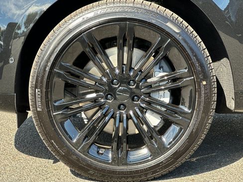 New 2026 Land Rover Range Rover Long Wheelbase SE AWD/4WD image 12