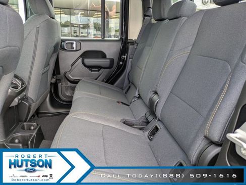 New 2025 Jeep Gladiator Sport image 12