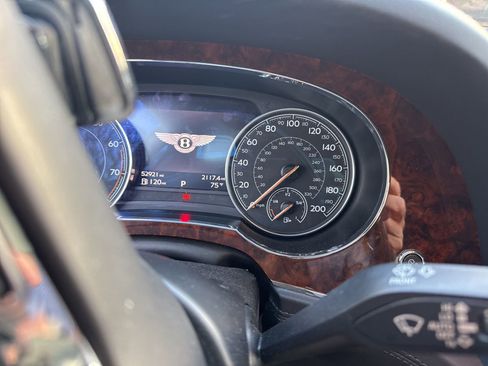 Used 2018 Bentley Bentayga Activity image 7