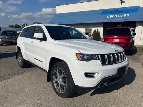 Used 2018 Jeep Grand Cherokee Limited AWD/4WD image 4