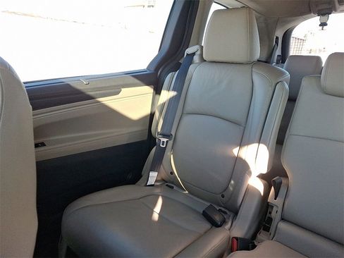 Used 2018 Honda Odyssey EX-L image 18