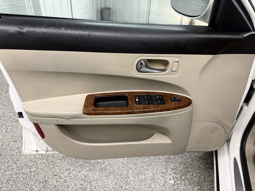 Used 2005 Buick LaCrosse CXS w/ Gold Convenience Package FWD image 18