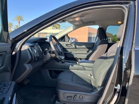 Used 2025 Nissan Pathfinder SV FWD image 9