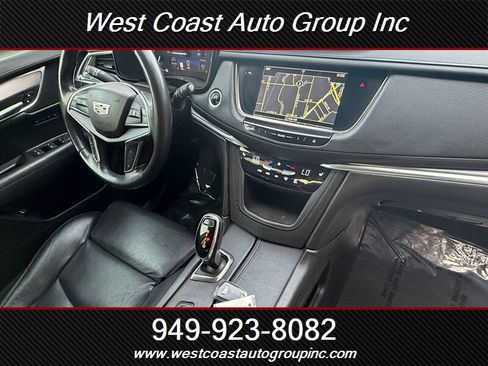 Used 2017 Cadillac XT5 Luxury w/ Driver Awareness Package FWD image 11