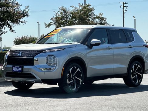 Used 2024 Mitsubishi Outlander SE image 9