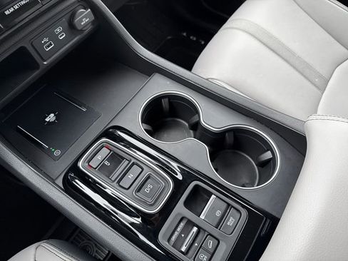 Used 2024 Honda Pilot Touring image 32