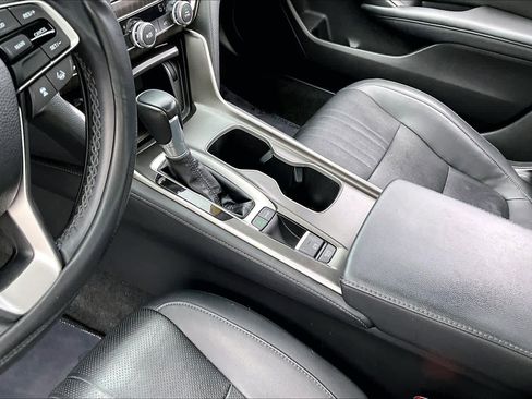 Used 2018 Honda Accord Touring image 16