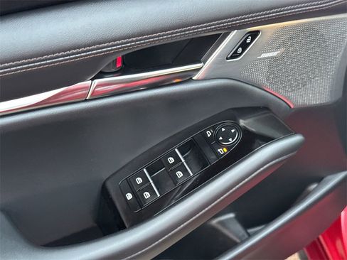 Used 2022 MAZDA MAZDA3 s image 28