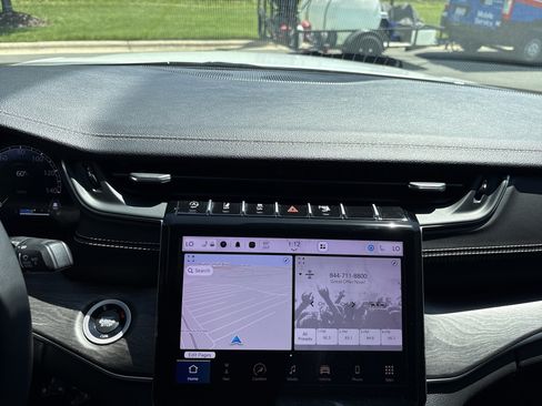 Used 2024 Jeep Grand Cherokee Limited w/ Black Appearance Package image 28