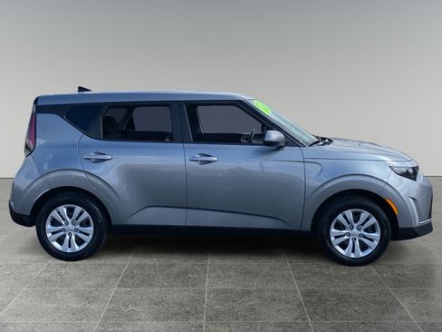 Used 2025 Kia Soul LX FWD image 6