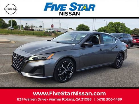 Used 2024 Nissan Altima 2.5 SR FWD image 3
