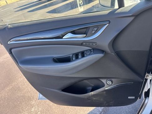 Used 2024 Buick Enclave Premium image 17