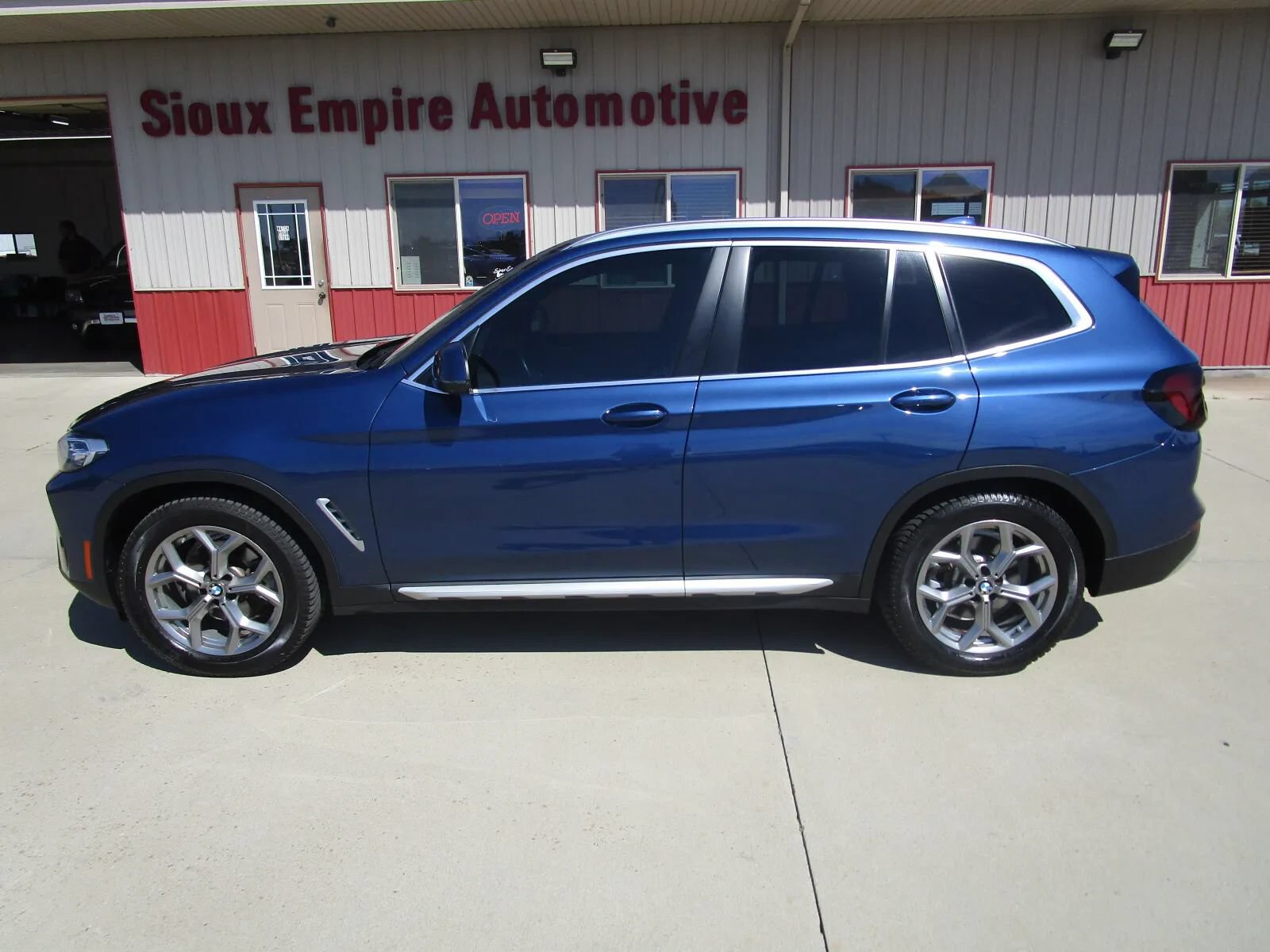 Used 2023 BMW X3 xDrive30i w/ Premium Package AWD/4WD image 4