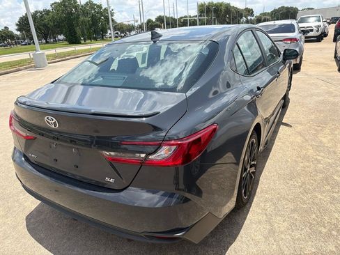 Used 2025 Toyota Camry SE FWD image 5