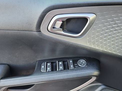 Used 2024 Kia Soul LX w/ Option Group 015 FWD image 12