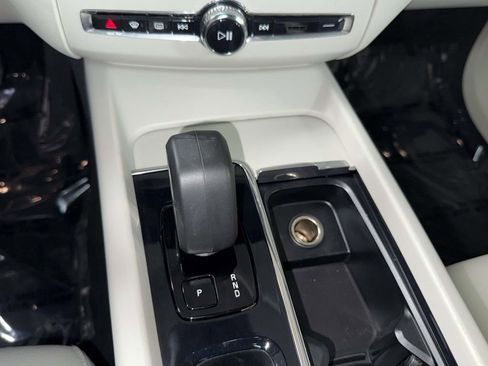 Used 2023 Volvo XC60 B5 Core w/ Climate Package FWD image 24