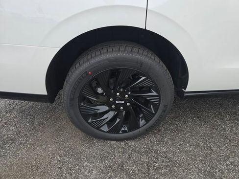 New 2026 Lincoln Navigator Reserve AWD/4WD image 13