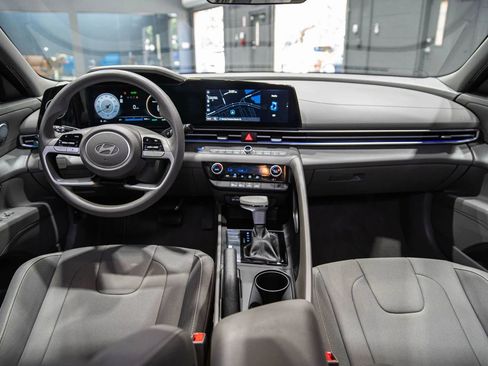 Used 2024 Hyundai Elantra SEL image 11