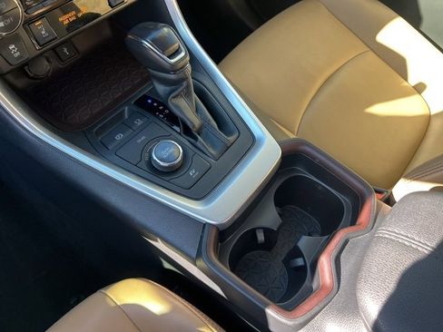 Used 2020 Toyota RAV4 Limited image 26