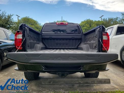 Used 2024 GMC Canyon AT4 w/ AT4 Premium Package AWD/4WD image 10