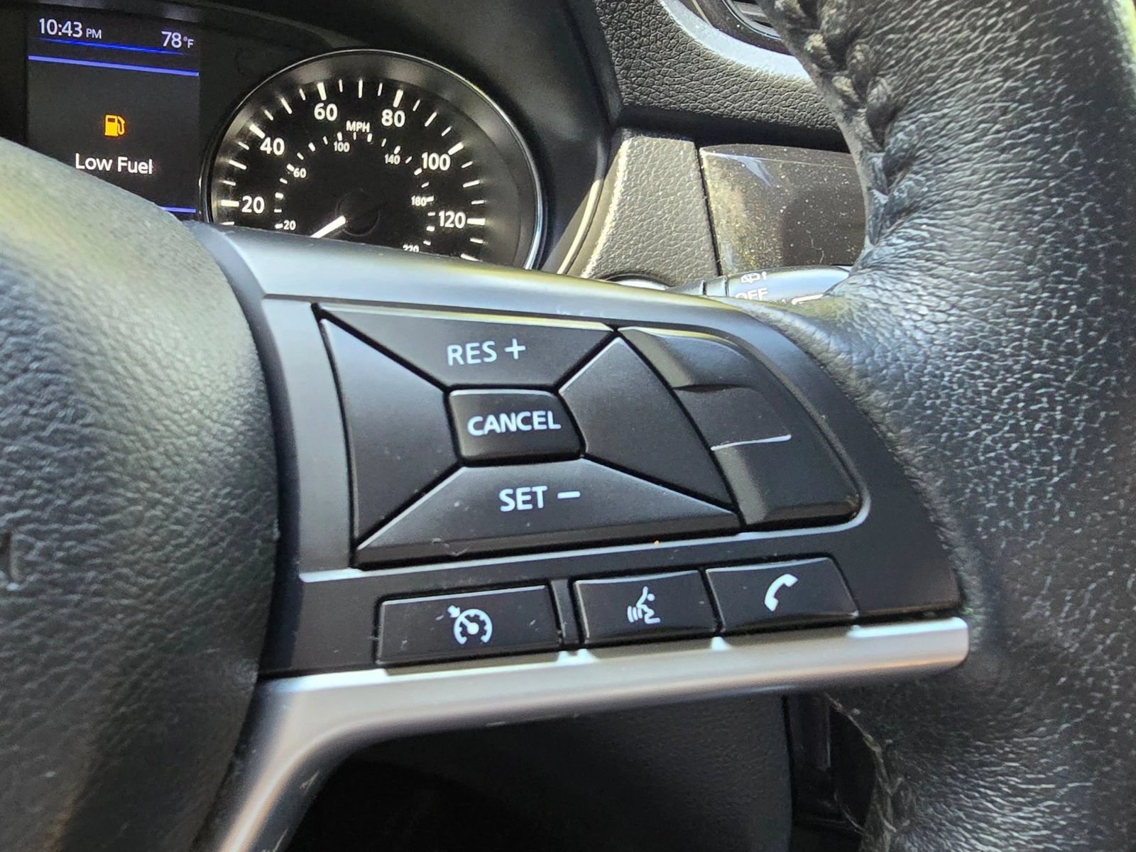 Used 2019 Nissan Rogue SV FWD image 25
