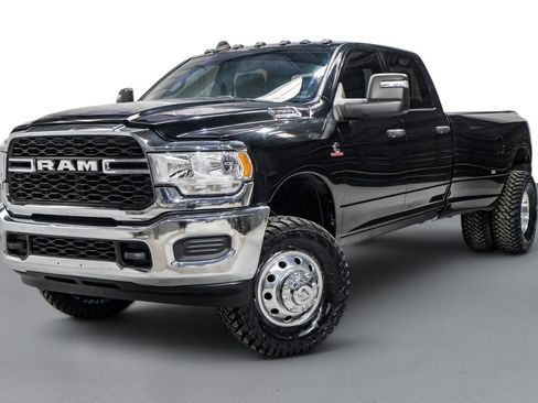 Used 2024 RAM 3500 Tradesman w/ Chrome Appearance Group AWD/4WD image 4