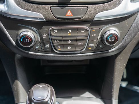 Used 2021 Chevrolet Equinox LT AWD/4WD image 24