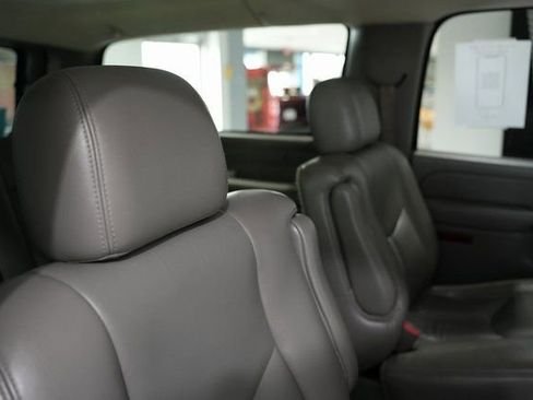 Used 2005 GMC Yukon XL 2500 SLT w/ SLT Preferred Equipment Group image 19