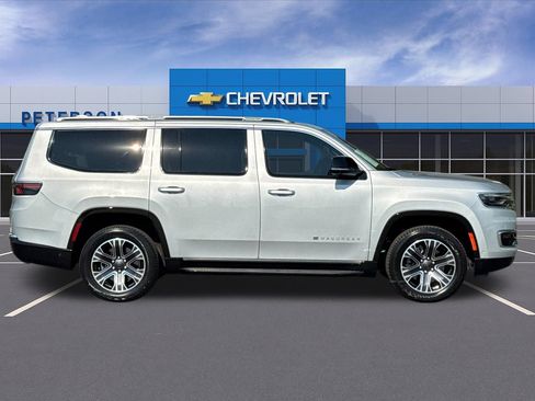 Used 2023 Jeep Wagoneer 4WD w/ Premium Group I image 3