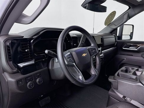 Used 2025 Chevrolet Silverado 2500 LT w/ Convenience Package image 9