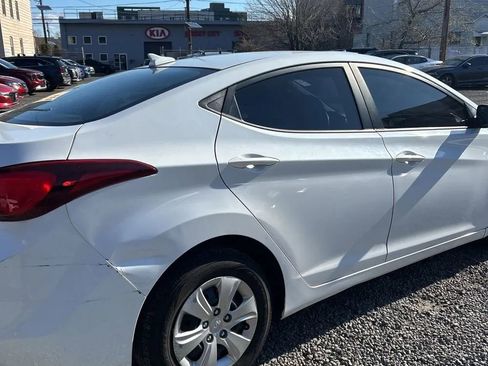 Used 2016 Hyundai Elantra SE image 11