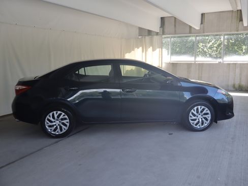 Used 2017 Toyota Corolla LE w/ Carpet Mat Package (TMS) FWD image 4