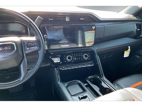 Used 2025 GMC Sierra 2500 AT4 w/ AT4 Premium Plus Package AWD/4WD image 10