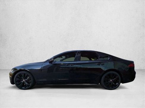 Used 2022 Jaguar XF SE RWD image 9