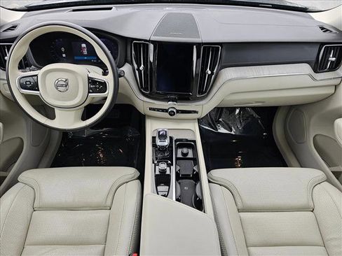 Used 2023 Volvo XC60 B5 Ultimate image 13
