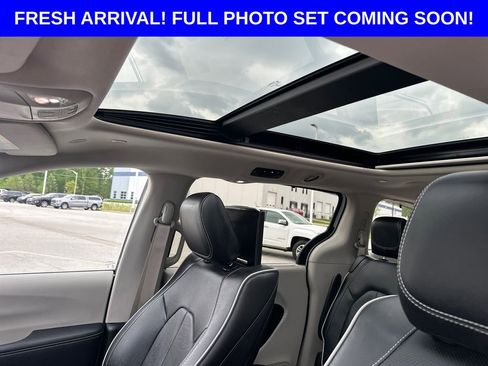 Used 2023 Chrysler Pacifica Limited w/ Uconnect Theater Family Group AWD/4WD image 13