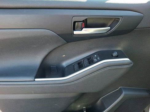 Used 2023 Toyota Highlander XLE image 17