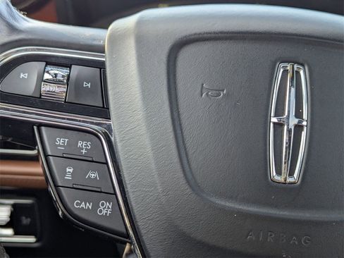 Used 2022 Lincoln Nautilus Reserve w/ Equipment Group 201A image 15